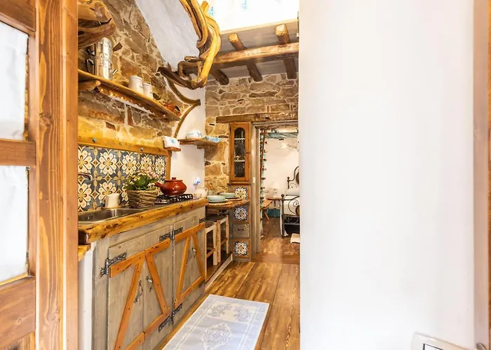 Sa Dommu De Su Maistru 'e Linna_sa Mola_ Baunei